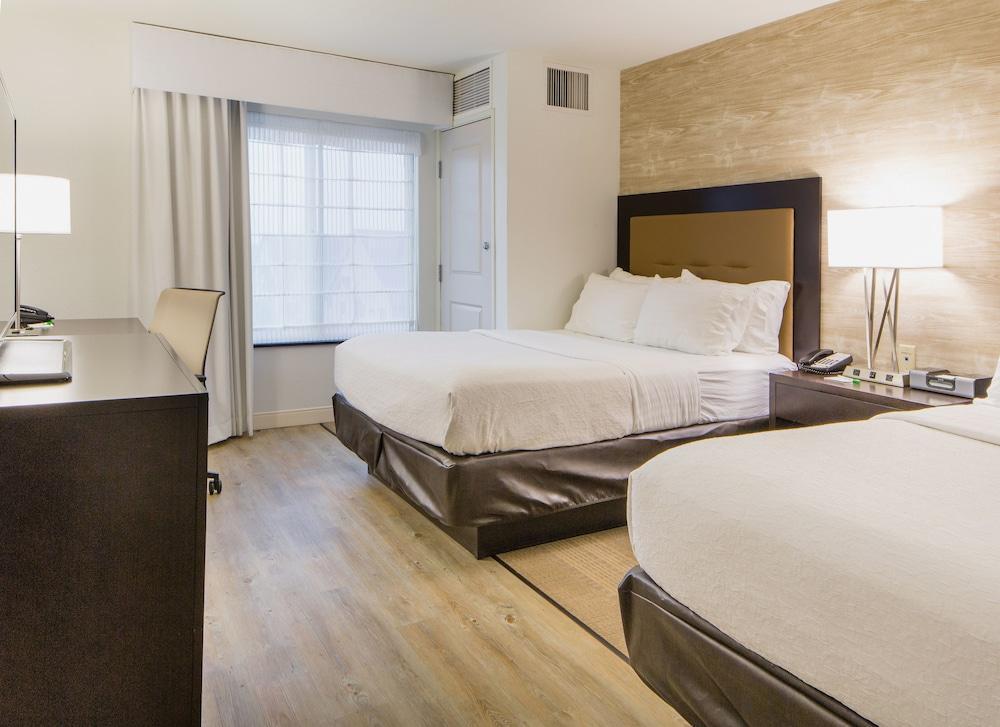 Holiday Inn Hotel & Suites Bloomington Airport By Ihg Exteriör bild