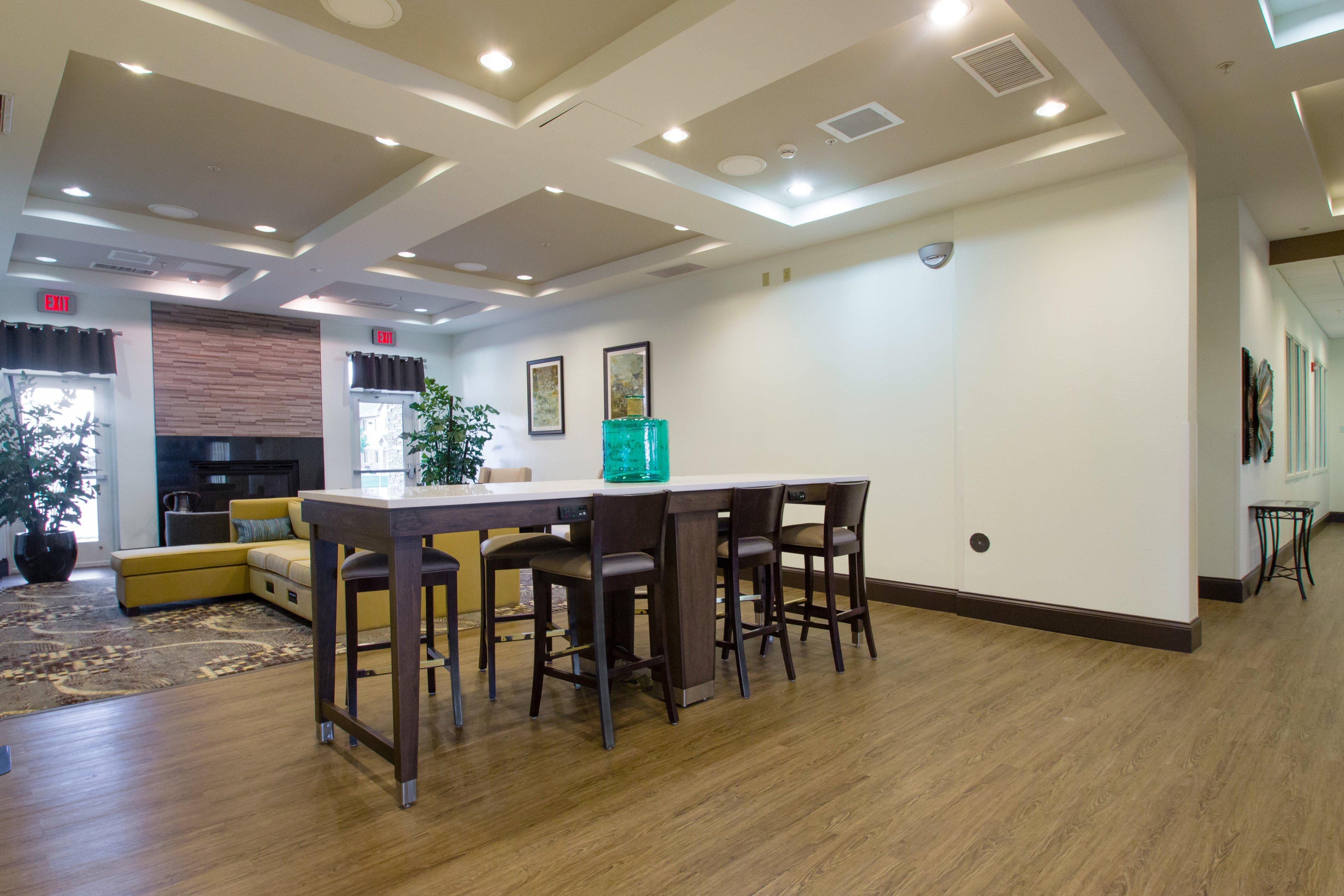 Holiday Inn Hotel & Suites Bloomington Airport By Ihg Exteriör bild