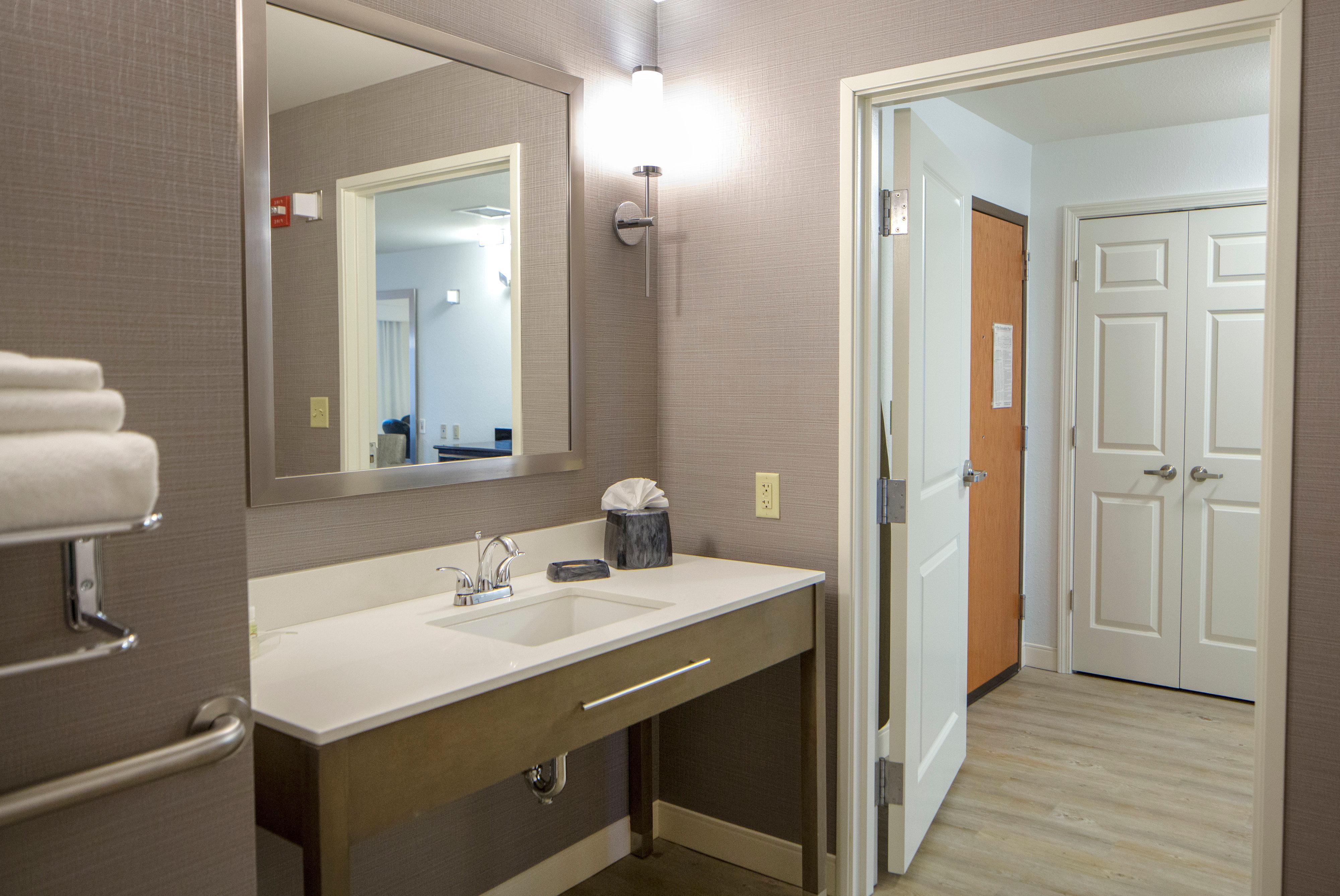 Holiday Inn Hotel & Suites Bloomington Airport By Ihg Exteriör bild
